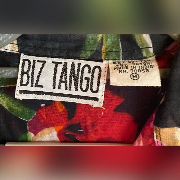 Biz Tango Blouse Women’s Medium Red Multicolored Floral Pleated Tunic - Picture 5 of 5